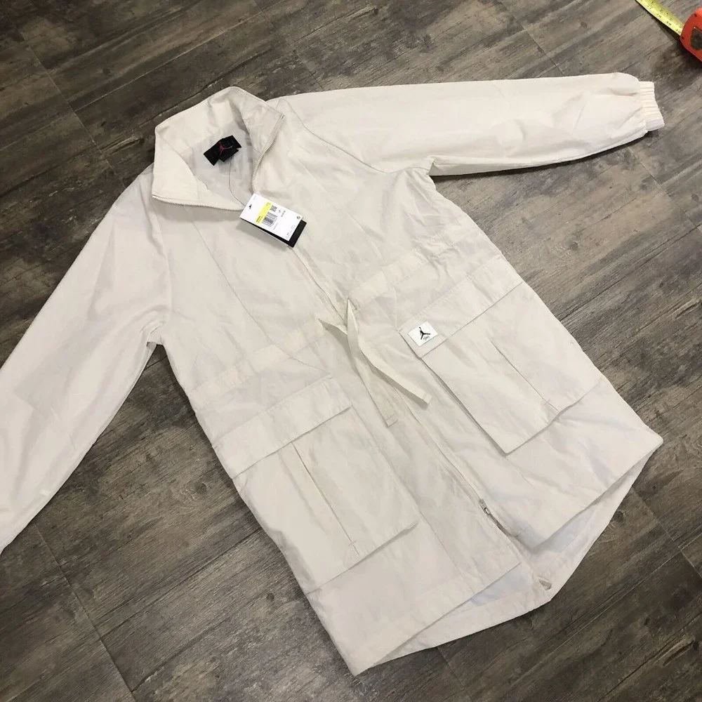 NWT Jordan Essentials Women's Oversized Jacket‎ Size Small DM5197-104 $120